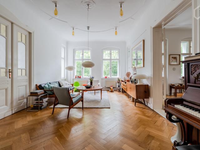 Stylish Living in the Heart of Wilmersdorf: Designer Period Building near Grunewald