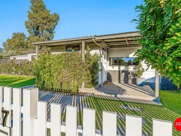 Stylish Living in a Connected Eaglehawk Pocket