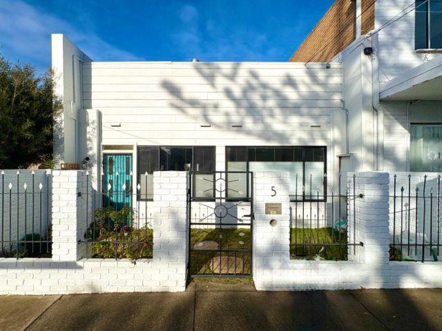 Stylish Living in a Prime Central Location