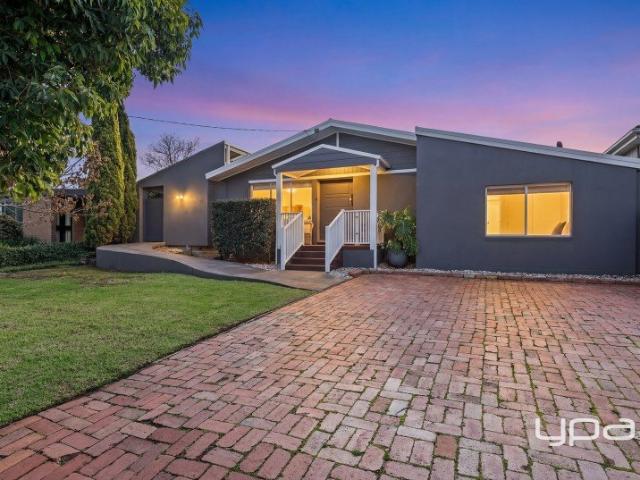 STYLISH LIVING IN A PRIME CENTRAL LOCATION