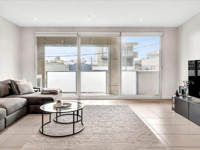 STYLISH LIVING IN A PRIME ESSENDON LOCATION