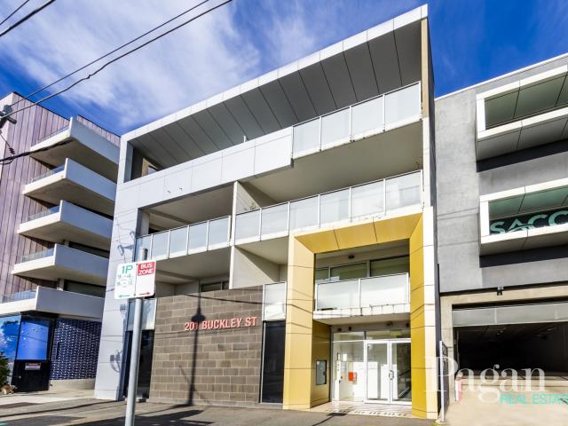 stylish living in a prime essendon location