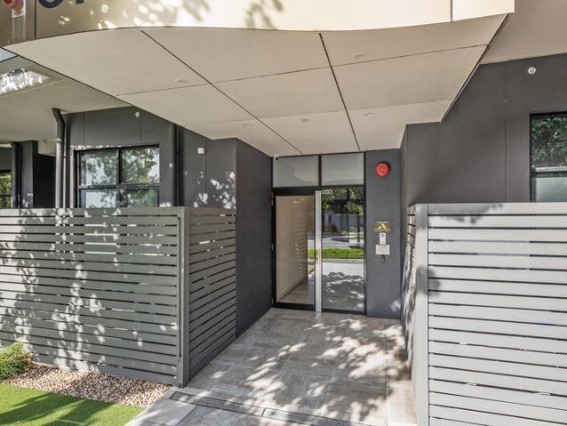 Stylish Living in a Prime Lifestyle Location!
