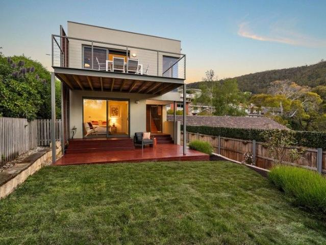 Stylish Living in a Prime Sandy Bay Location