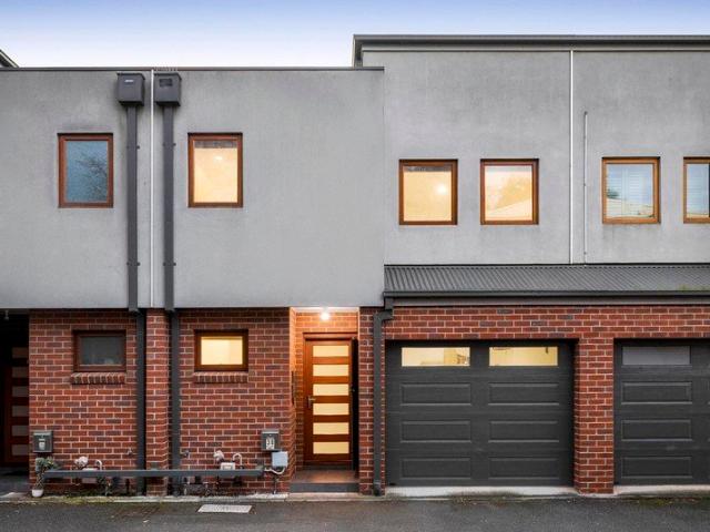 Stylish living in a sublime setting