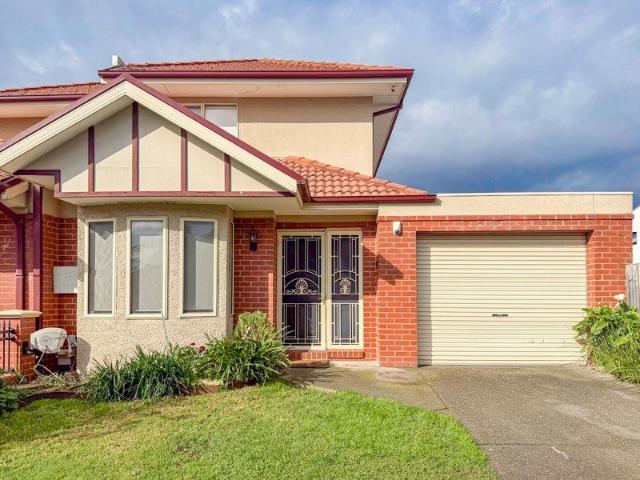 Stylish Living in a Superb Street Front Setting!