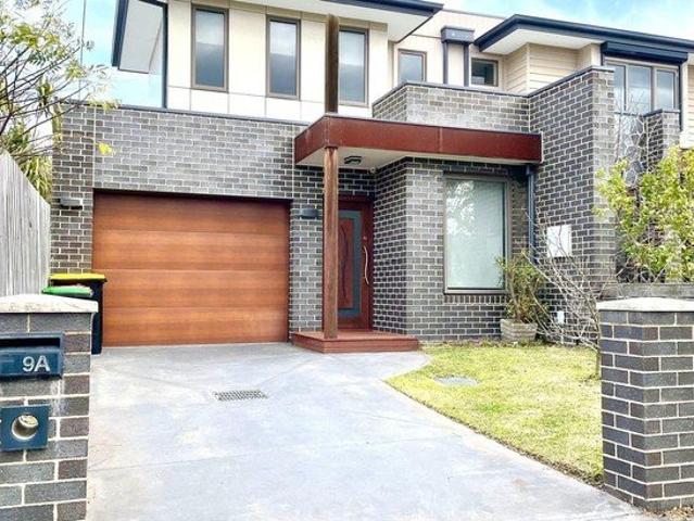 Stylish Living in a Sought After Cheltenham Location