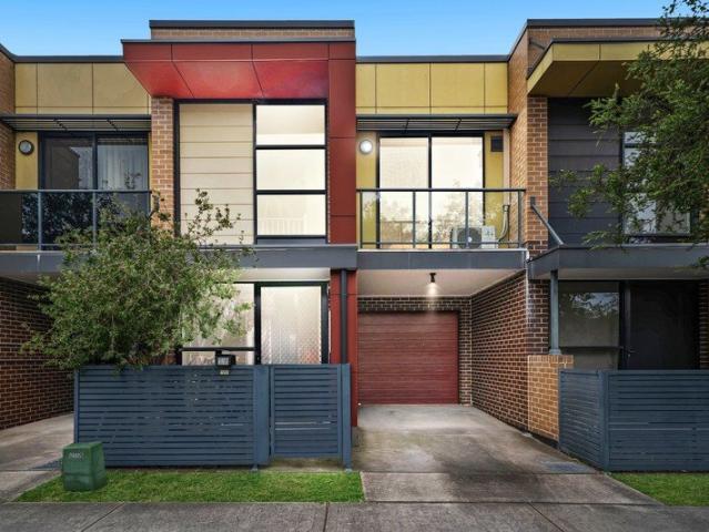 Stylish Living in an Unbeatable Village Location!