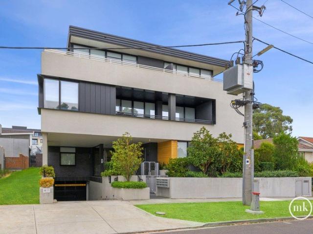 Stylish Living in an Amazing Location!