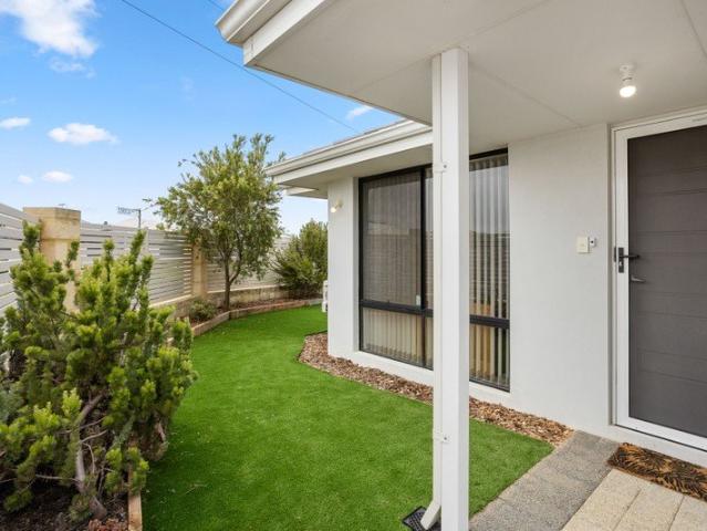 Stylish Living in Coogee's Prestigious Eliza Ponds Estate