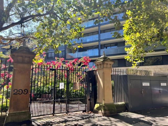 Stylish living in Darlinghurst in modern 1 bedroom with parking and storage