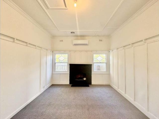 Stylish Living in Premier Vermont School Zone – Walk to Shops, Parks & Transport
