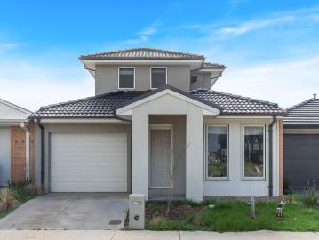 Stylish Living In Prime Location!