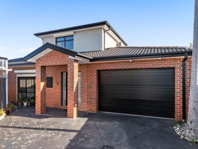 Stylish Living on 414m² in the Heart of St Albans NO BODY CORPORATE