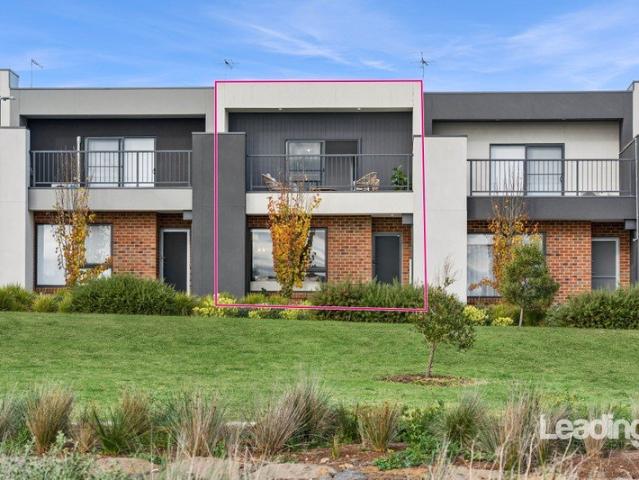 STYLISH LIVING, STUNNING VIEWS, AND A LOCATION THAT'S HARD TO BEAT!