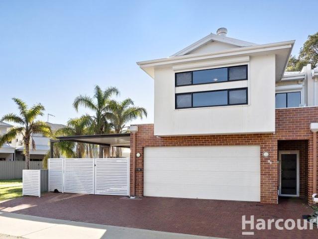 Stylish Lock Up & Leave Coastal Living with Ample Side Access