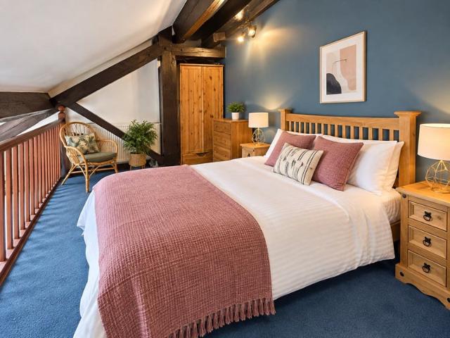 Stylish Loft Style Apartment Vic Quays Parking!