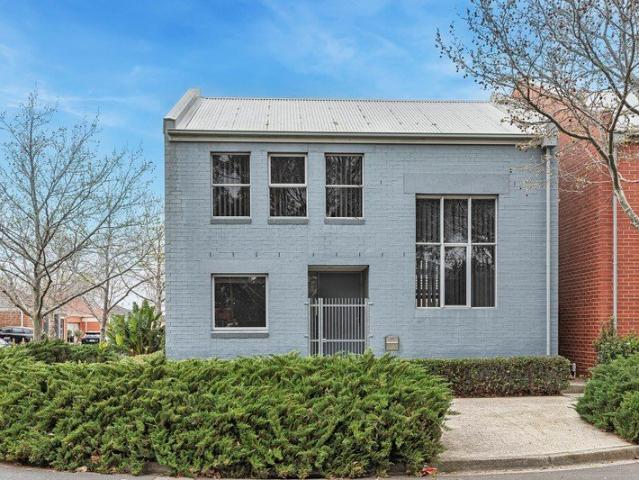 Stylish Loft Style Living in Caroline Springs