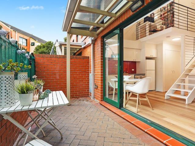 Stylish Loft Style Townhouse With A Private Courtyard
