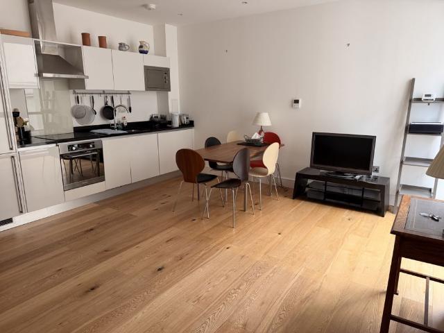 Stylish London Apartment in a Prime Location with Excellent Transport Links