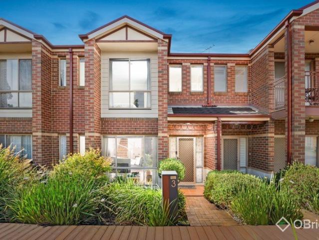 Stylish, Low Upkeep Townhouse Perfect for First Home Buyers & Investors