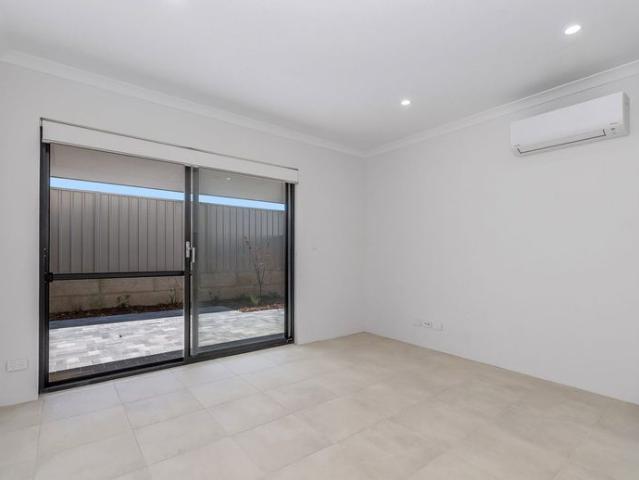 STYLISH & LOW MAINTENANCE 2 BEDROOM HOME IN TWO ROCKS