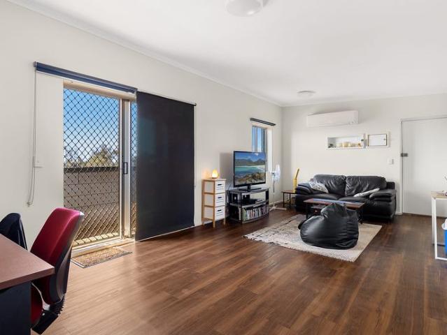 Stylish & Low Maintenance 2 Bedroom Unit