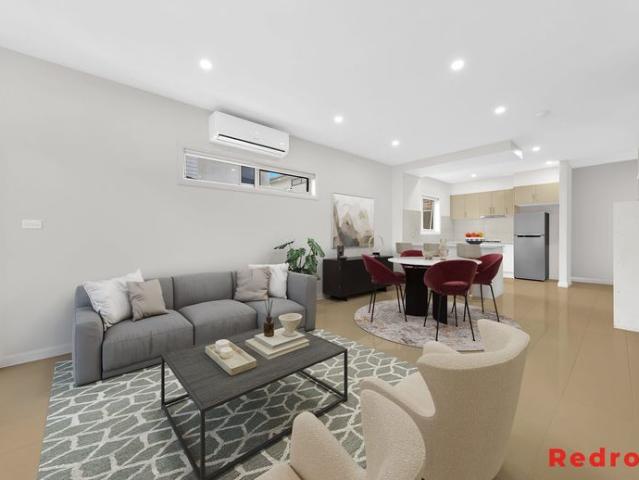 Stylish Low Maintenance Townhouse in a Convenient Reservoir Location!