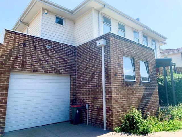 Stylish & Low Maintenance Townhouse in a Fantastic Central Location