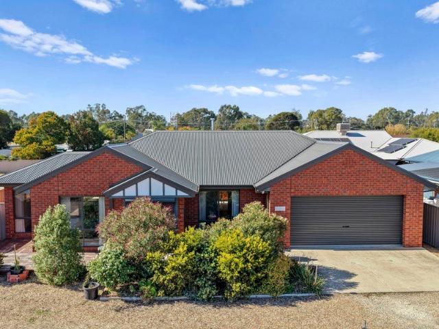 Stylish, Low Maintenance Townhouse in a Prime Location