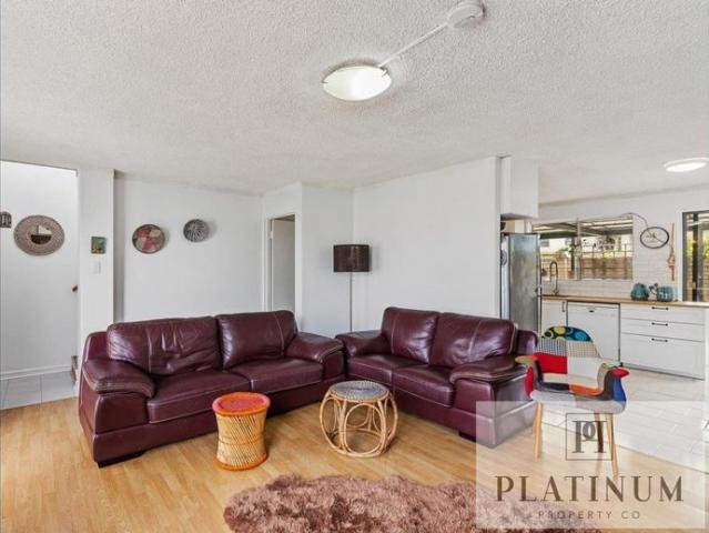 Stylish, Low Maintenance Townhouse in a Prime Noranda Location
