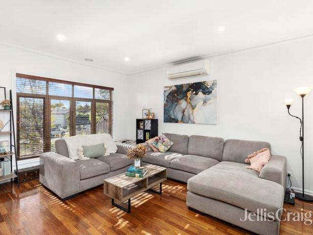 Stylish, Low Maintenance Townhouse in Prime Briar Hill Location