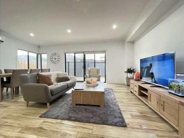 Stylish & Low Maintenance Townhouse in the Heart of Wollert