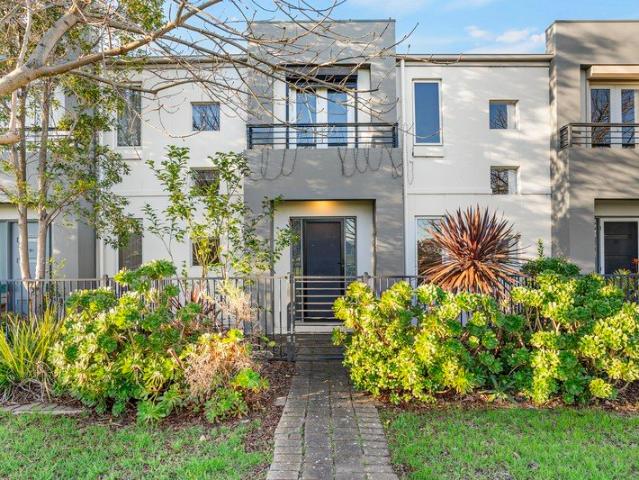 Stylish Low Maintenance Townhouse Living Overlooking Parklands