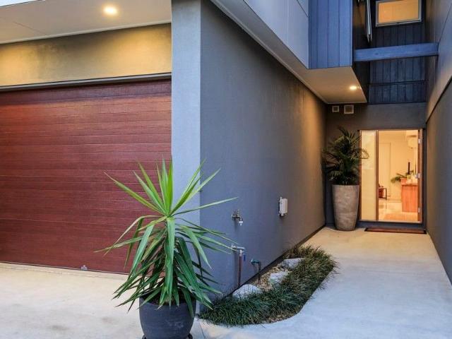 Stylish, Low Maintenance Townhouse Living @ Desirable Mount Gravatt