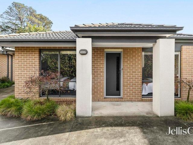 Stylish, Low Maintenance Unit Close to Everything