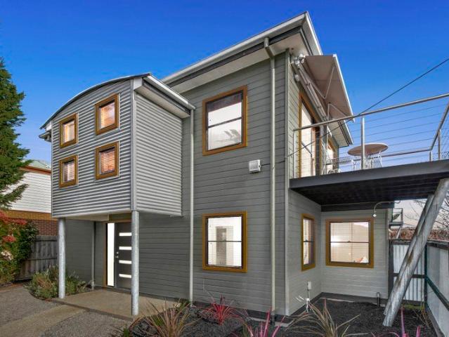Stylish, Low Maintenance Unit In Convenient Location