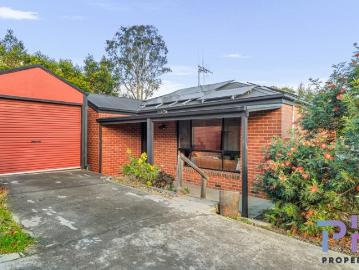 STYLISH, LOW MAINTENANCE UNIT IN PRIME FLORA HILL LOCATION