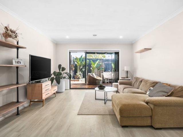 Stylish, Low Maintenance Villa in Prime Seaford Location