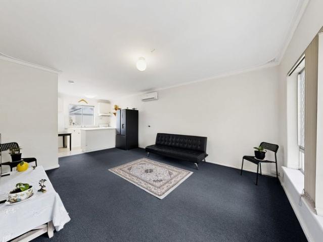 Stylish & Low Maintenance Apartment Close to the Beach