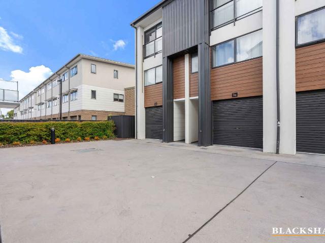 Stylish, low‑maintenance apartment in a superbly connected location