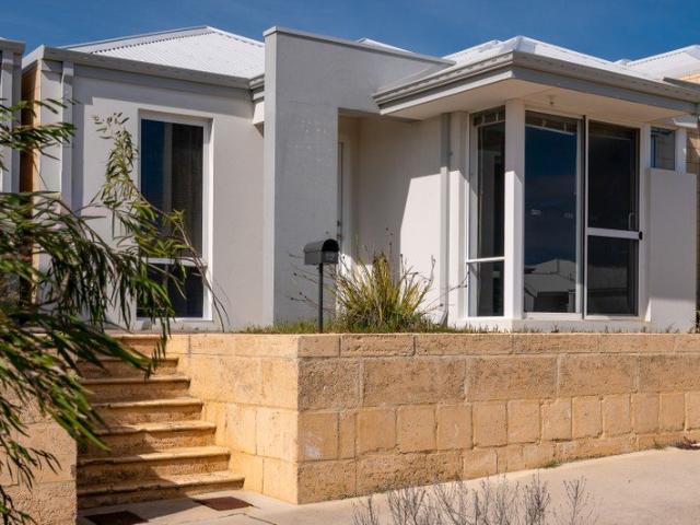 Stylish & Low Maintenance Coastal Living!