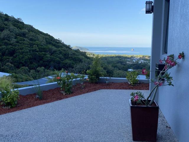 Stylish, low maintenance hideaway with panoramic sea views