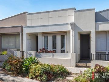 Adelaide, South Australia - Parking, Equipped kitchen