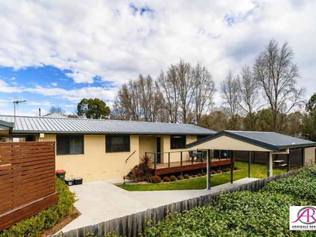 Stylish, Low Maintenance Investment or Home with Strong Rental Return