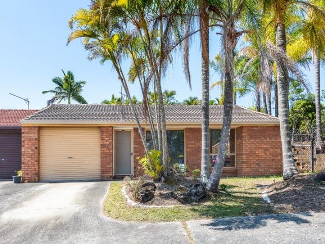 Stylish, Low Maintenance Living in a Convenient Oxenford Location