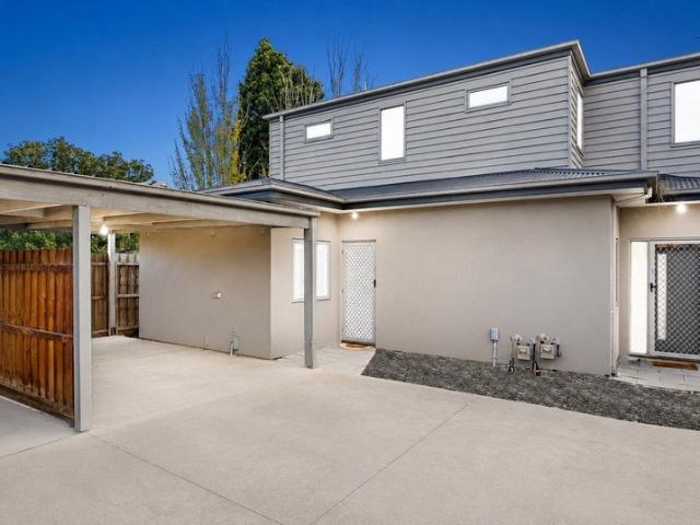 Stylish, Low Maintenance Living in a Convenient Corio Location!