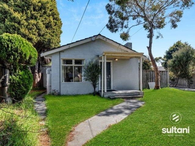 Stylish & Low Maintenance Living in a Convenient Dandenong Location