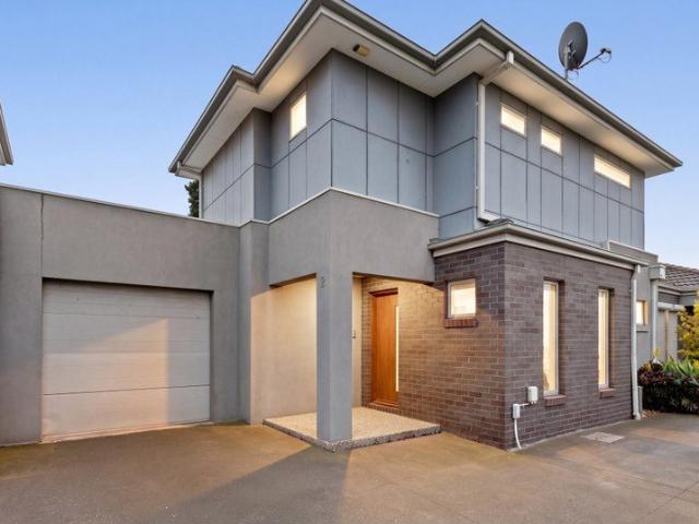 Stylish & Low Maintenance Living in a Convenient Location