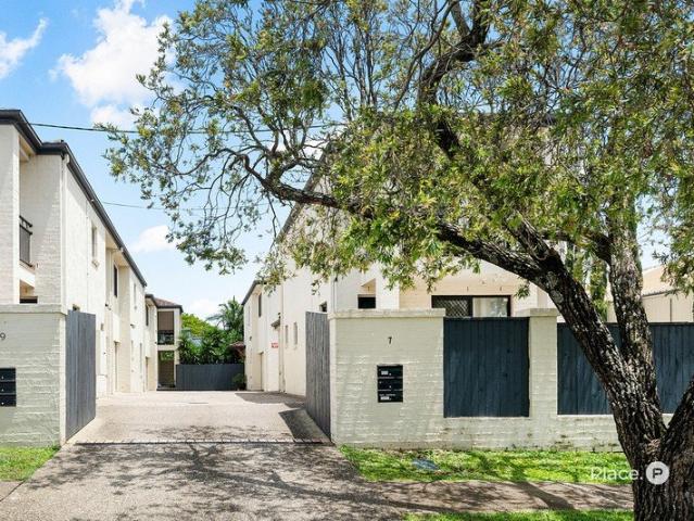 Stylish, Low Maintenance Living in a Convenient Yeronga Location